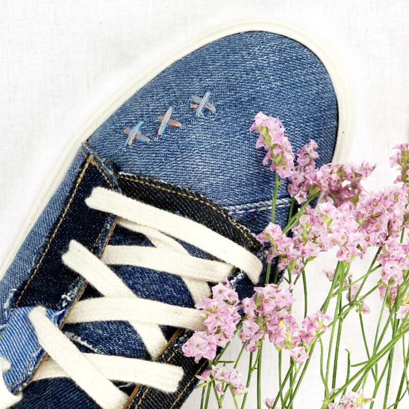 Sneaker italiane realizzate a mano con denim upcycled, che promuovono la giustizia sociale