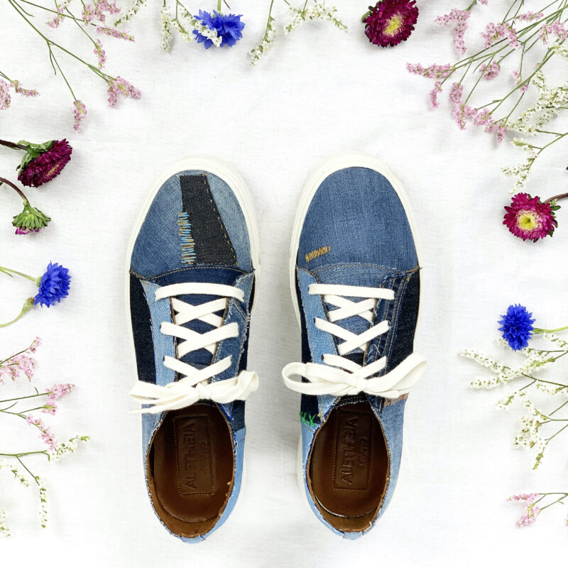 Sneakers in upcycled denim, suola riciclata al 40%, taglia 38