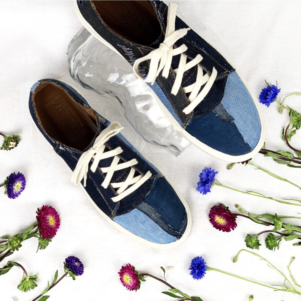 Sneakers in upcycled denim, suola riciclata al 40%, taglia 41